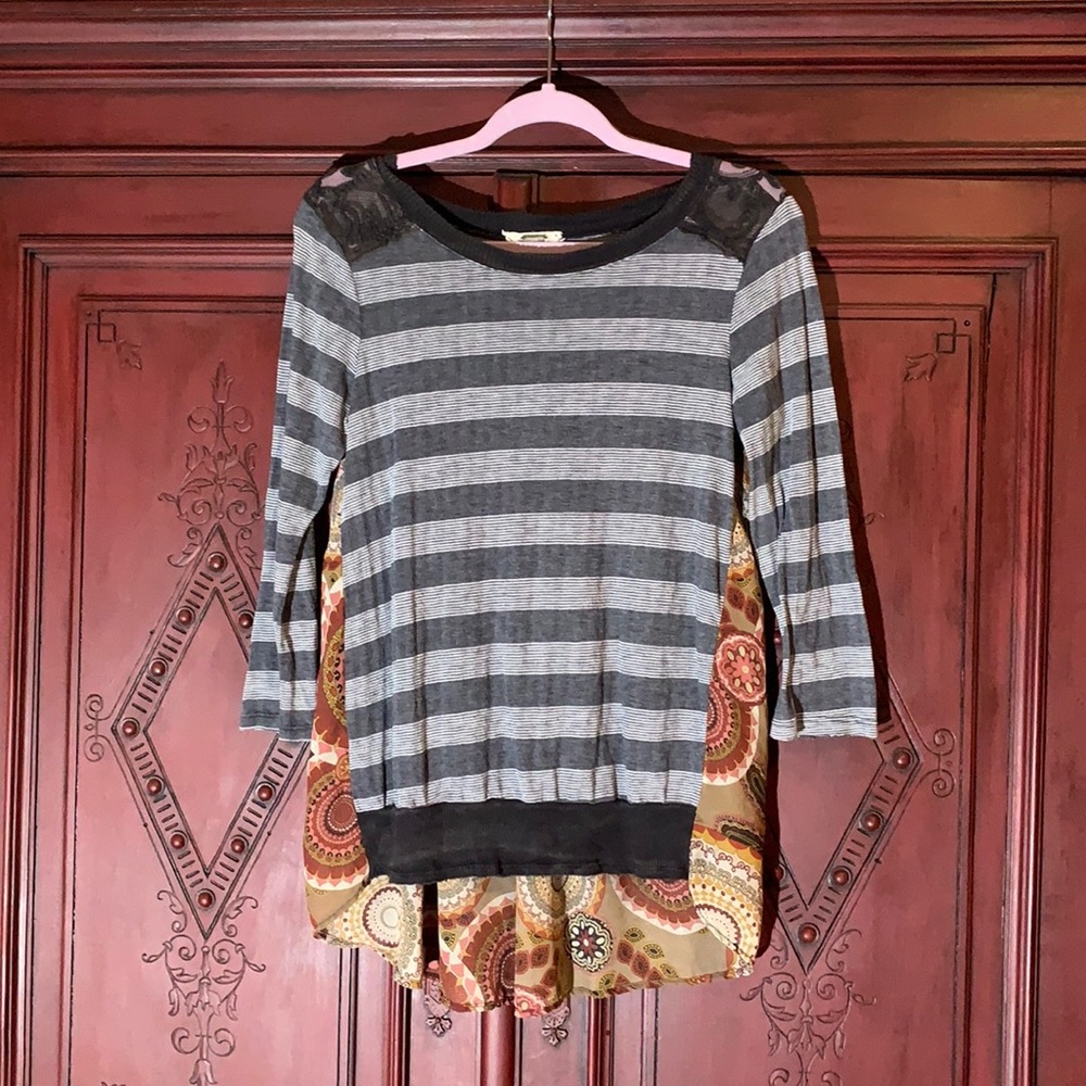 Gimmicks by BKE- NWOT sheer back top!